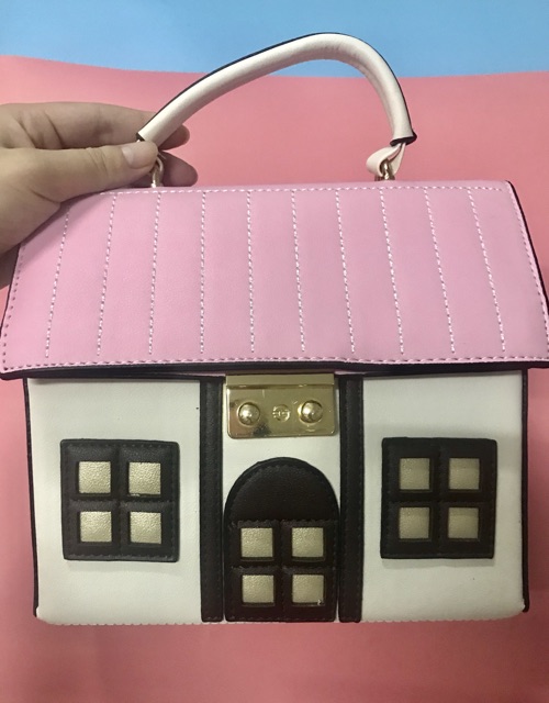 Túi xách đeo chéo hình ngôi nhà độc lạ