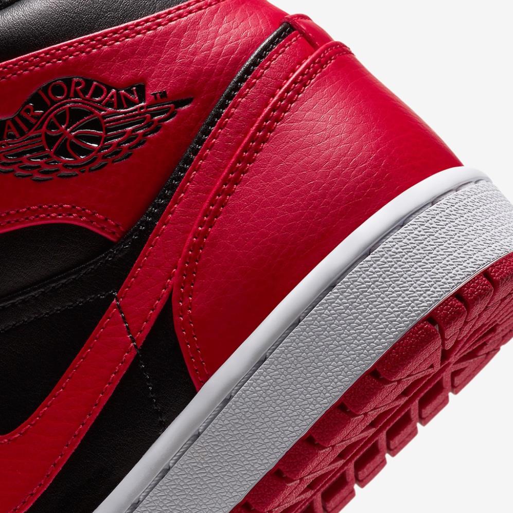 - Simple Sneaker