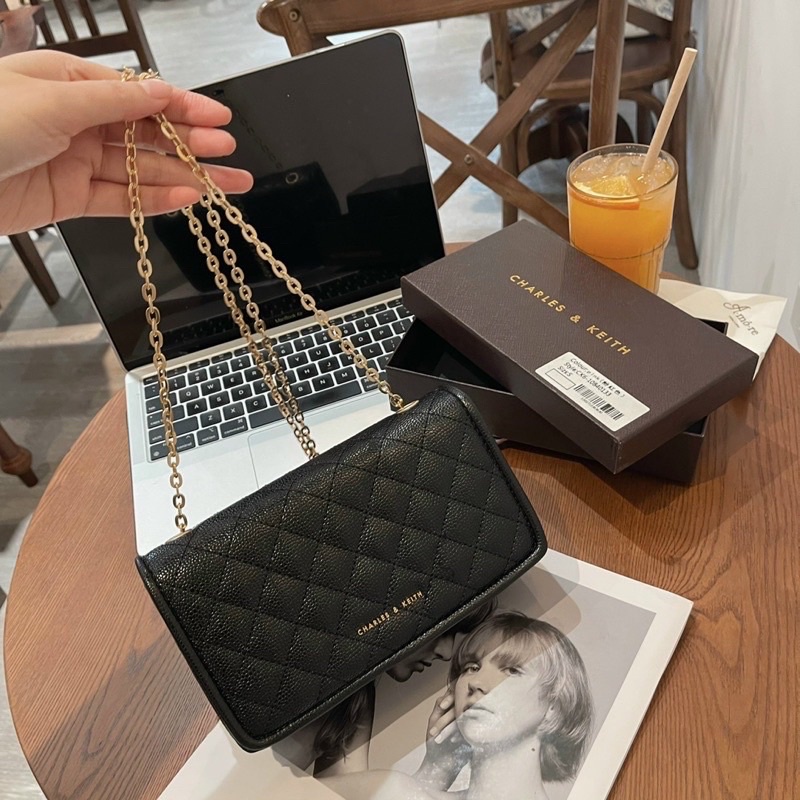 Túi Đeo Chéo Túi Đeo Vai Da Hạt Logo Nổi Size 20cm