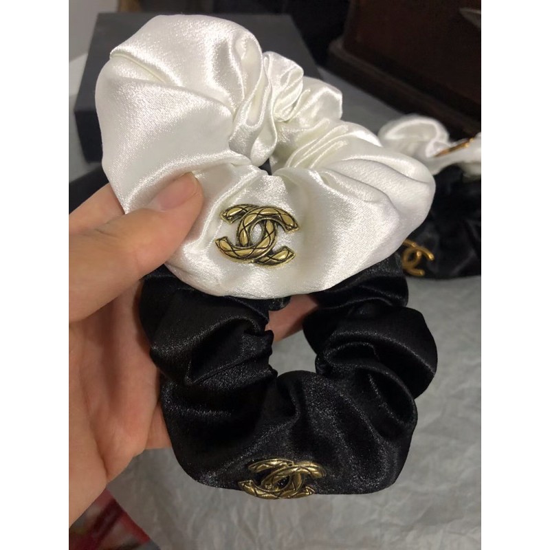 cột tóc chanel  thương hiệu sang chảnh