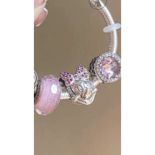 Vòng charm hồng mickey