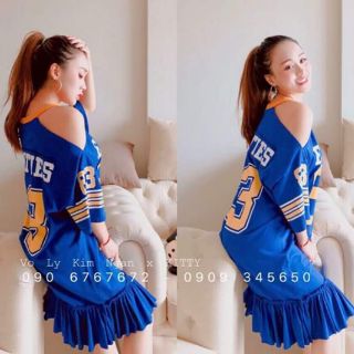 Đầm khoét vai