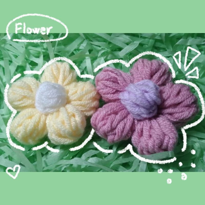 Móc khóa/ pin cài hoa len mini làm bằng len