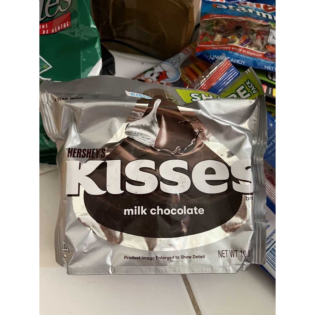 Socola Nhân Sữa Hershey's Kisses 10.8OZ 283g