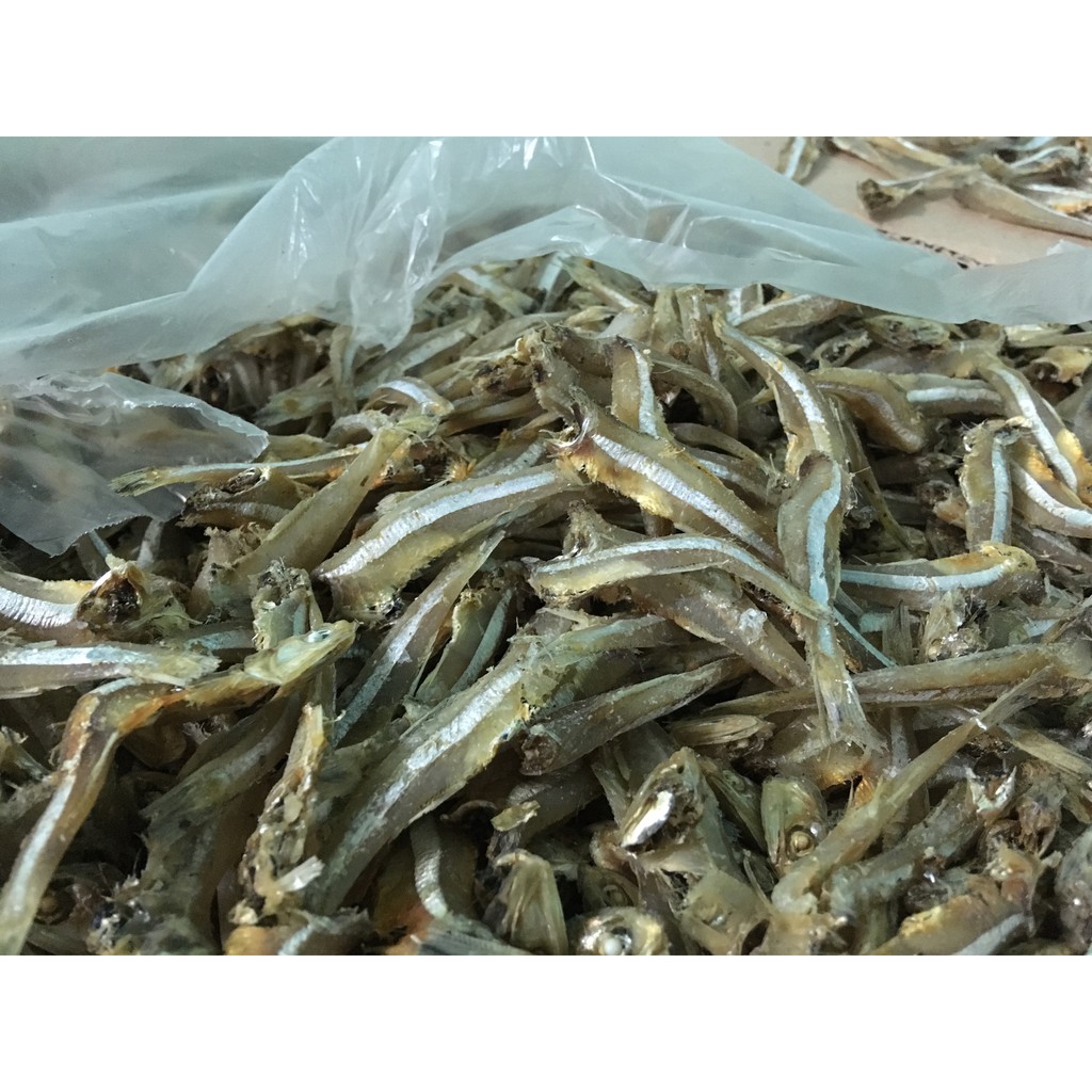 🥣 🥣 🥣Cơm cá cơm tim thì ngon hết sẩy, cá cơm khô đặc sản Phú quốc có 2 loại cá cơm đen và cá cơm trắng.