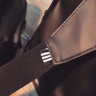 Túi đeo chéo adidas