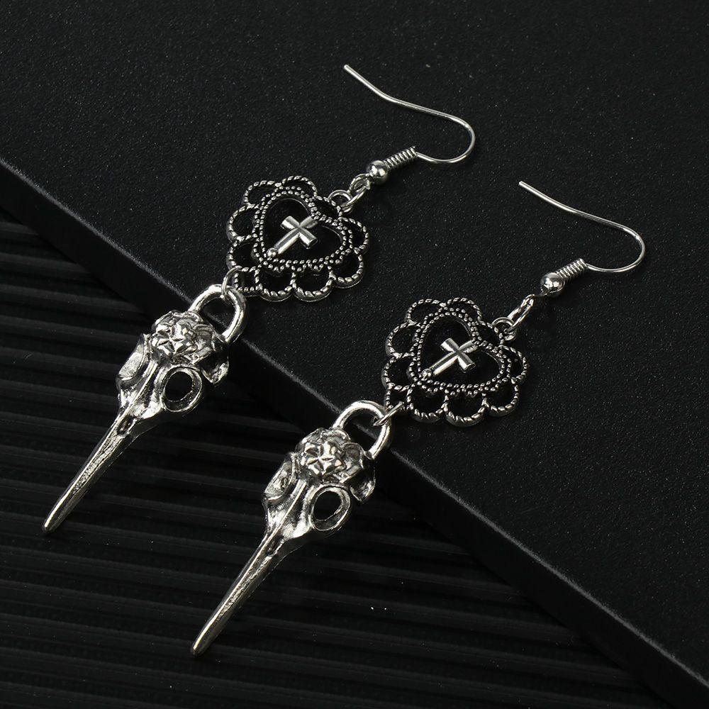 Khuyên Tai Hình Đầu Lâu Phong Cách Gothic