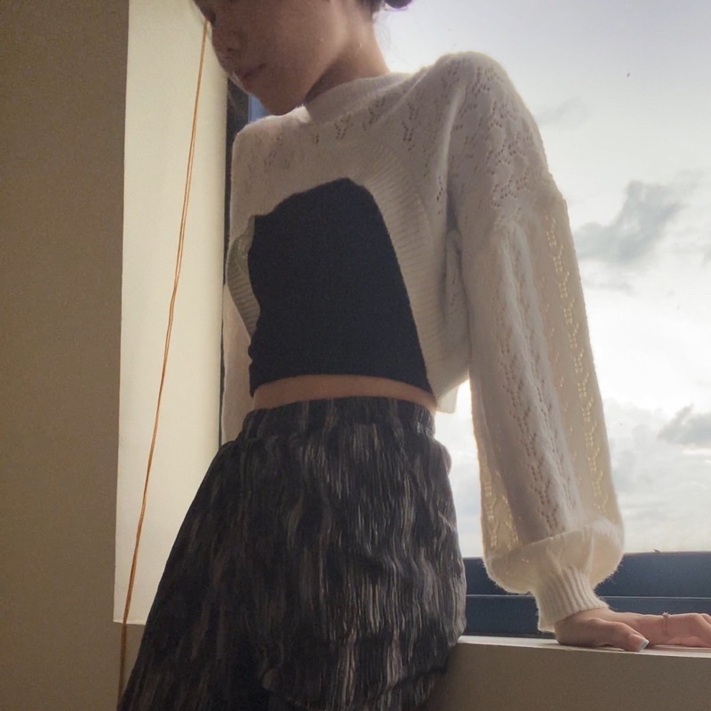 Áo khoác len croptop ngắn khoét ngực