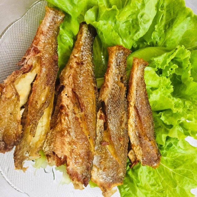 Khô cá đù phơi sấy tự nhiên chất lượng loại 1 rất ngon , vị mặn nhẹ thịt dai thơm ngon ,không chất bảo quản , vệ sinh