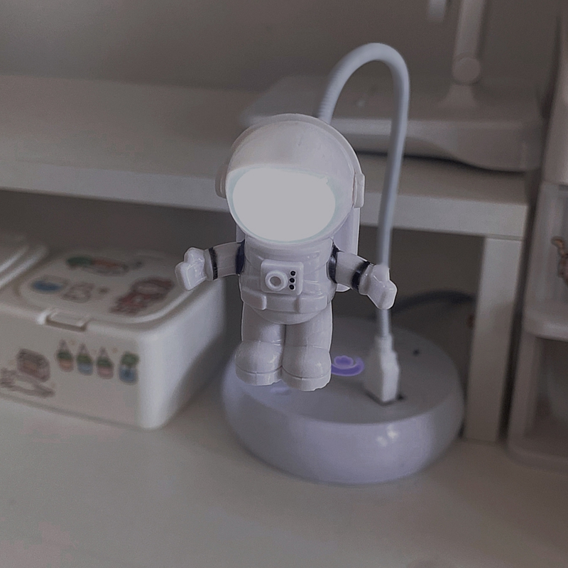 Đèn LED Ban Đêm Mini Hình Nhà Du Hành Vũ Trụ