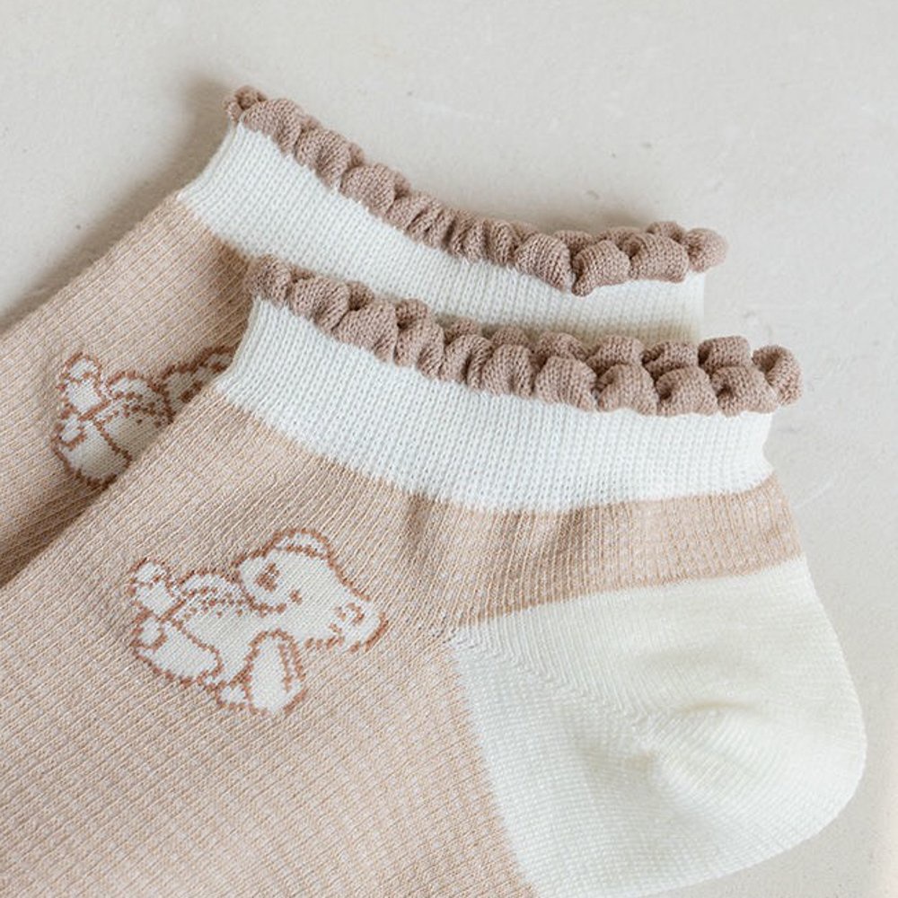 Tất nữ ngắn cổ bèo màu nâu nhiều họa tiết phong cách hàn quốc chất liệu co dãn thoáng mát thấm hút mồ hôi