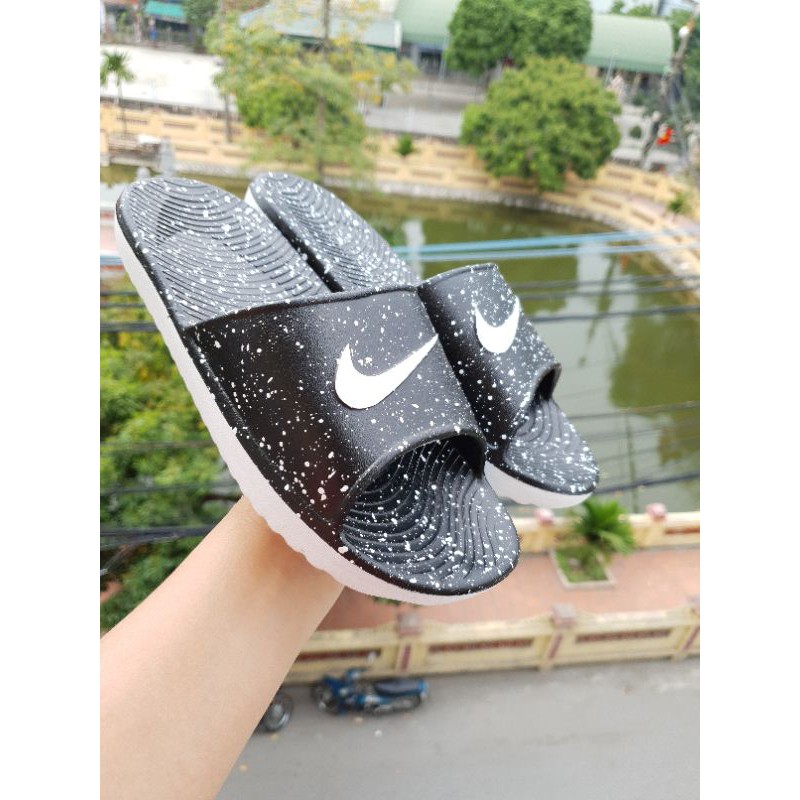 [Mã FASHIONT4MA2 giảm 10K đơn 50K] Dép nam đúc nguyên khối mầu đen ( chấm bi) loại chống trơn không thấm nước