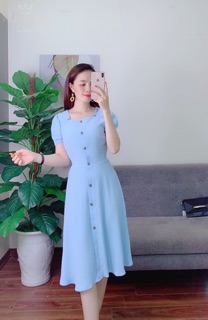 Đầm xoè cổ vuông