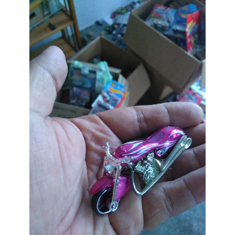 Xe Hotwheels Classics Motor Scooter hồng , xe đẹp như mới