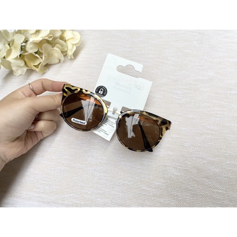 Kính phân cực Anko sang sịn mịn ạ, Có Mail mua hàng tại web của hãng.