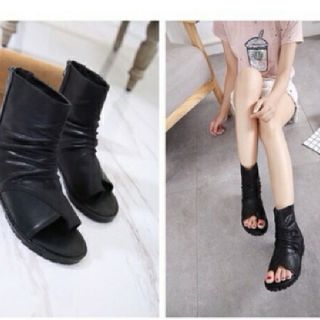 Bốt da hở mũi xỏ ngón cá tính