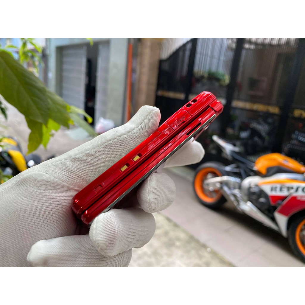 Điện thoại Sharp SH-06A màu đỏ