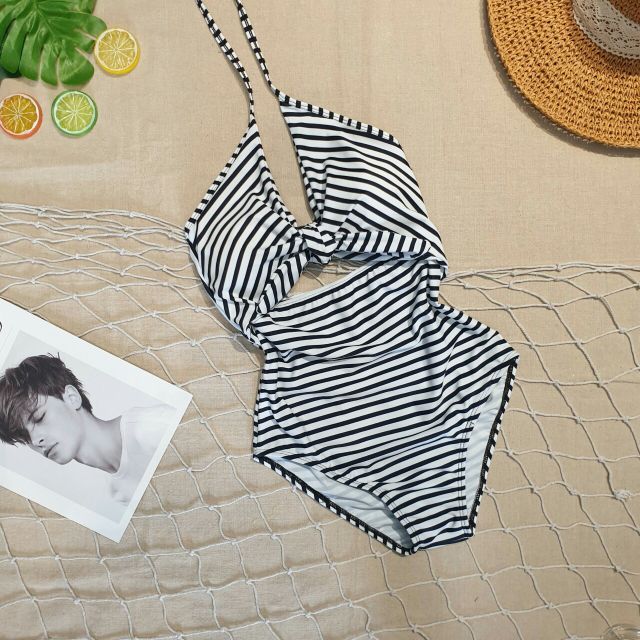 Bộ bikini sọc trắng đen