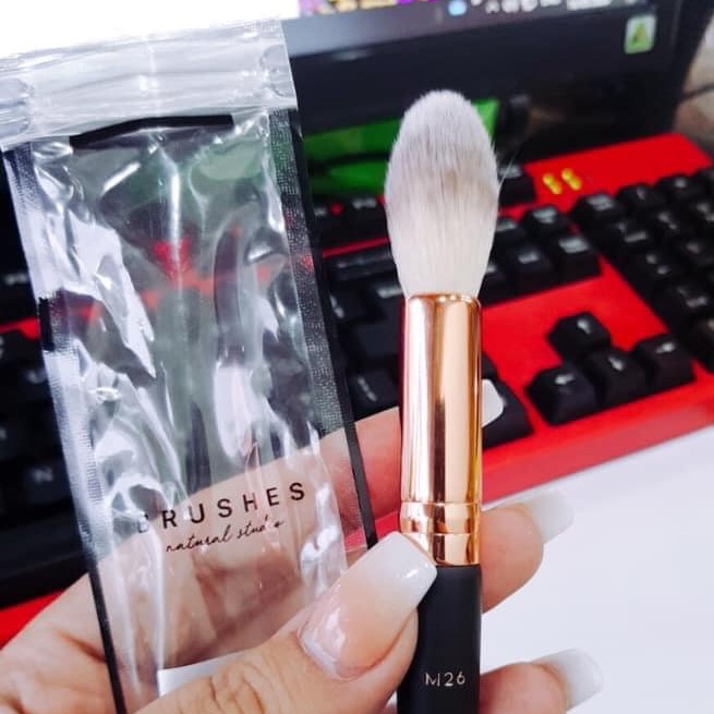 Cọ tán phấn Highlight Vacosi M26 với đầu cọ nhỏ gọn mịn màng