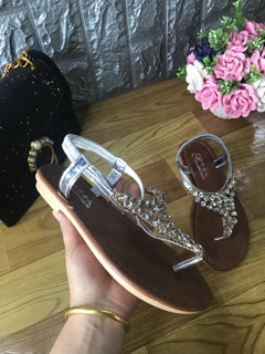 Sandal xỏ ngón