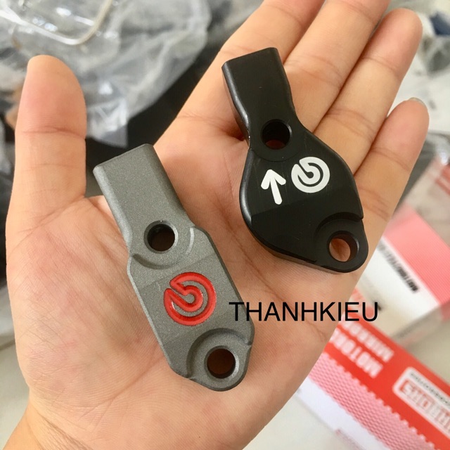 Pat chân kiếng Brembo