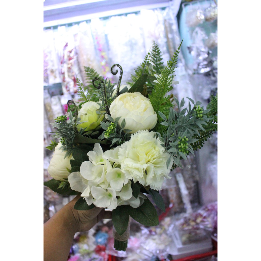 Hoa cầm tay cô dâu đẹp màu trắng