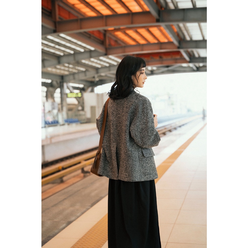 Áo coat dạ xám phẩy MADELEN dáng freesize suông rộng | BigBuy360 - bigbuy360.vn