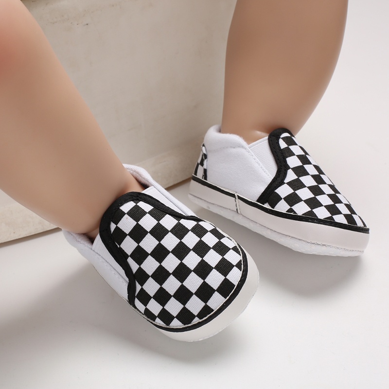 Giày Sneaker Chống Trượt Họa Tiết Caro Cho Bé Trai Walkers