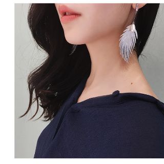 Khuyên tai lông vũ