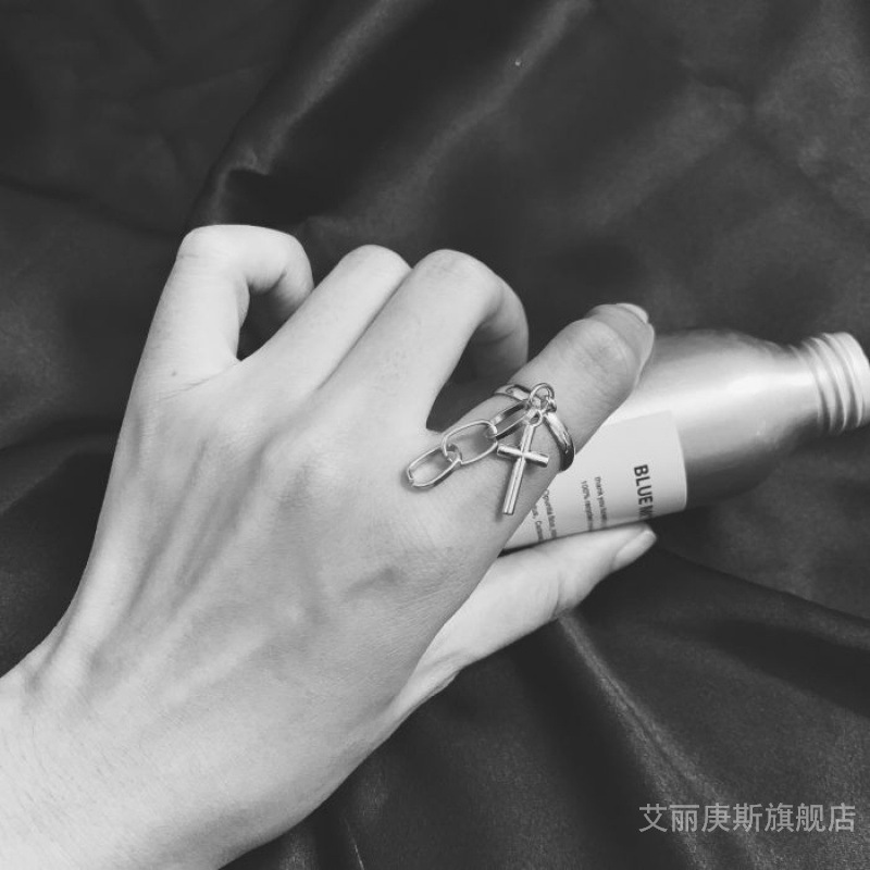 Bộ nhẫn hở đôi đeo hai ngón có dây xích mặt dây hình chữ thập độc đáo