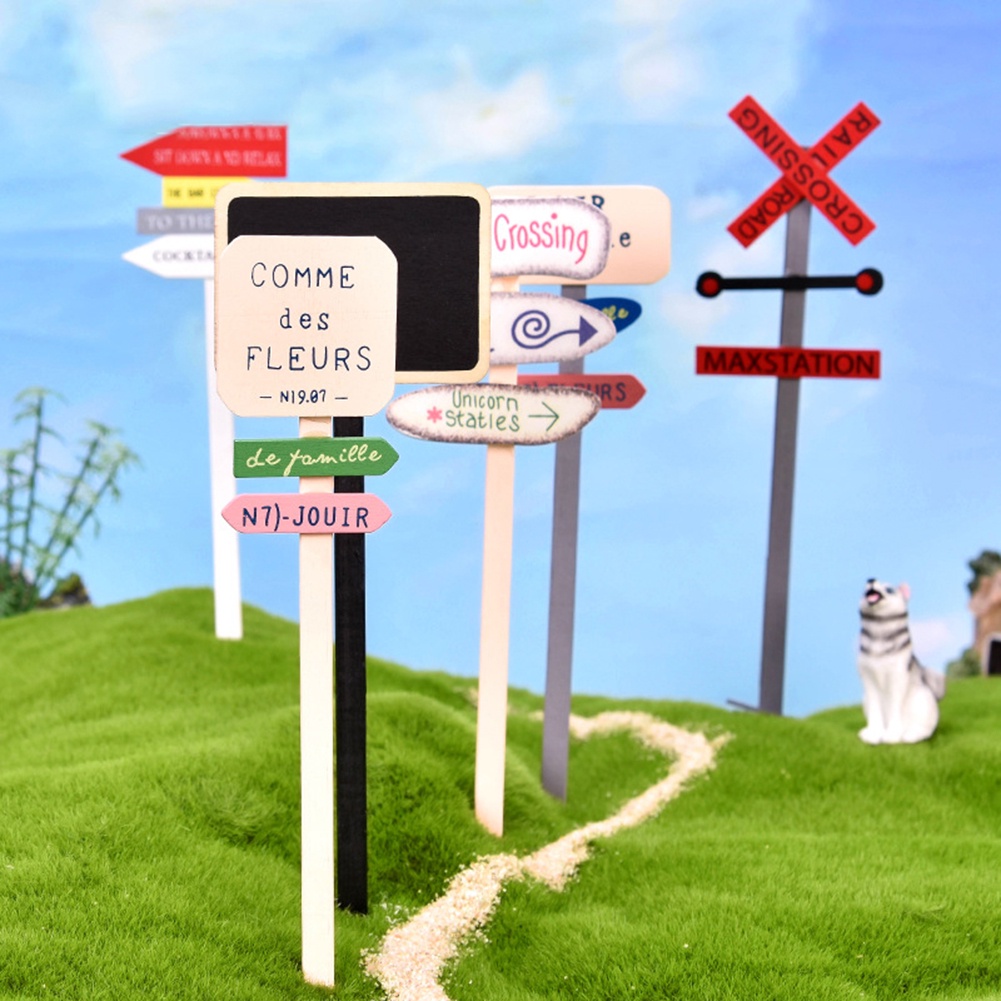 【SPP】12Pcs Mini Wood Signpost Micro Landscape Ornaments Garden Bonsai Dollhouse Decor