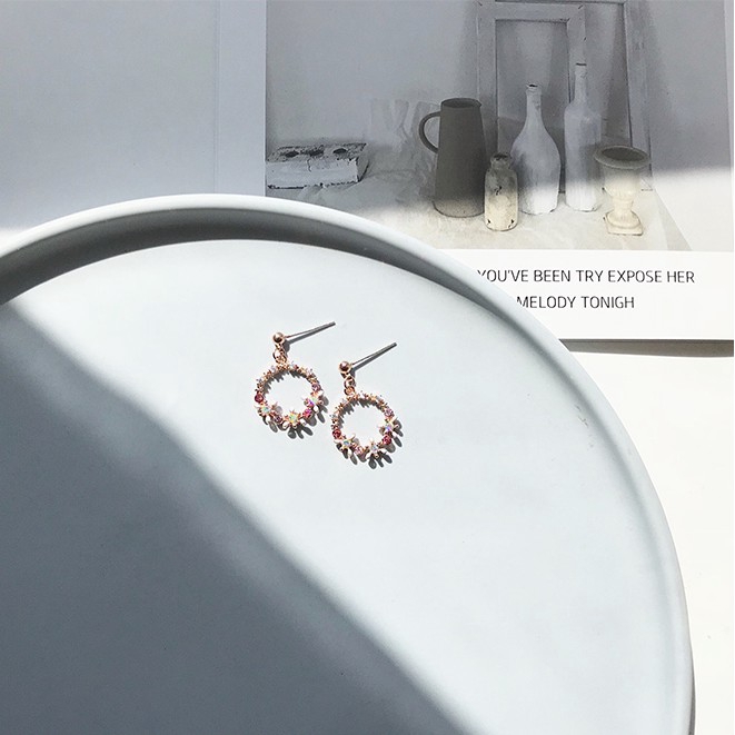 Bông tai kiểu tròn đính đá họa tiết hoa thời trang Hàn Quốc ngọt ngào và dễ thương A622 | BigBuy360 - bigbuy360.vn