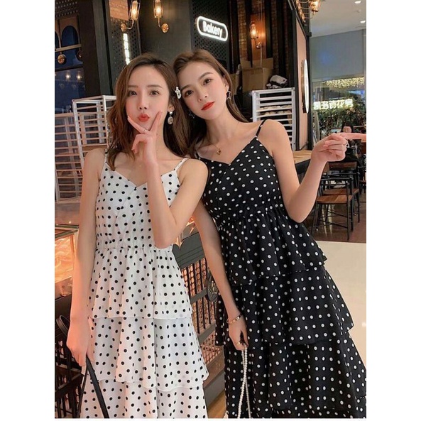 Váy Hai Dây Chấm Bi Xếp Tầng Dáng Maxi còn màu trắng