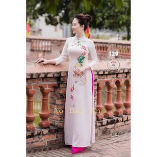 Áo dài màu trắng thêu