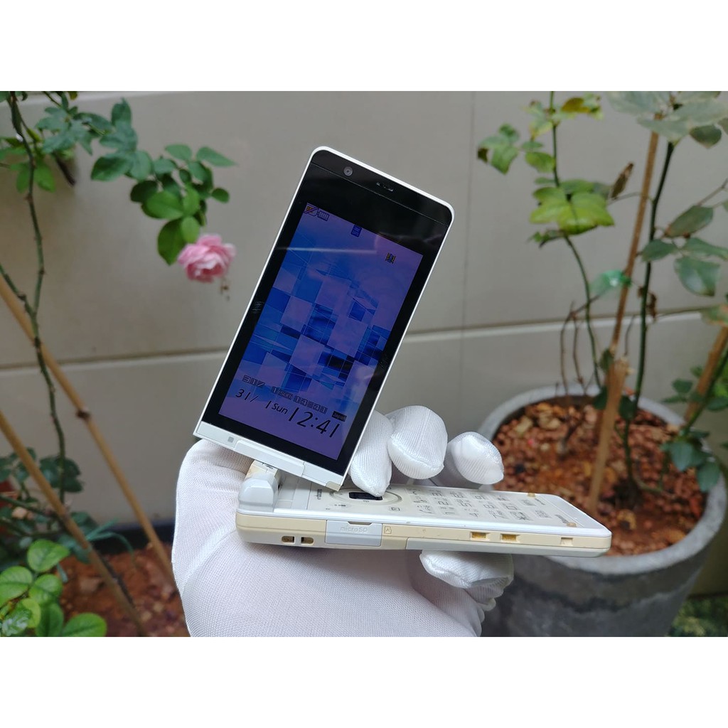 Điện thoại Sharp SH-06A màu trắng