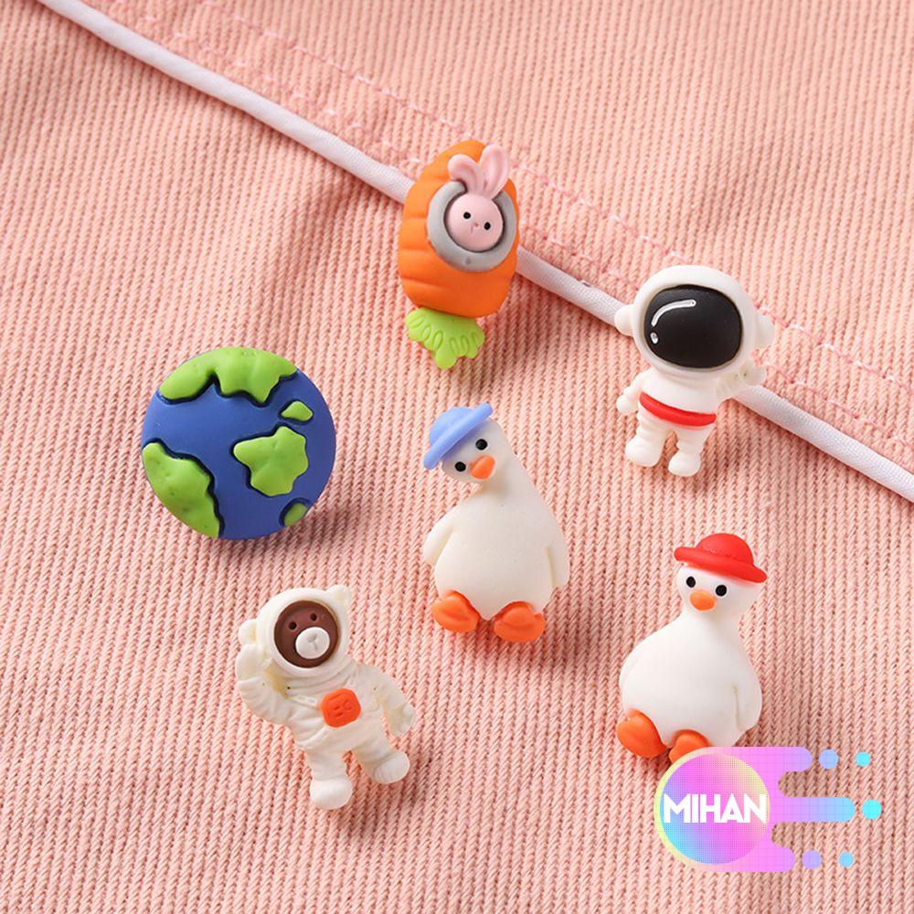 Ghim cài áo hình phi hành gia hoạt hình MIHAN1