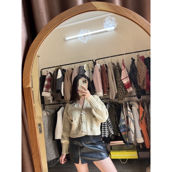 Áo len đính cúc nơ