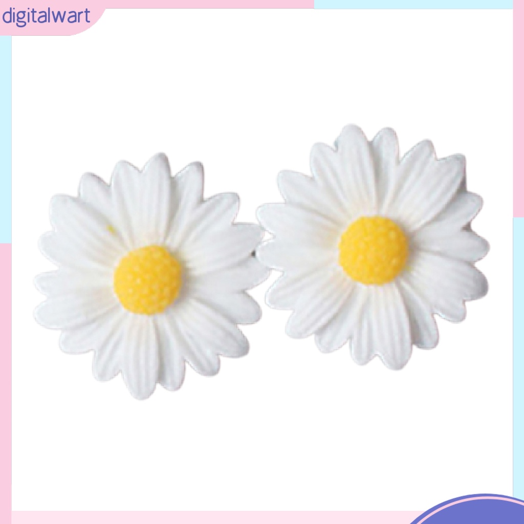 Đôi bông tai hình hoa cúc xinh xắn thời trang cho nữ