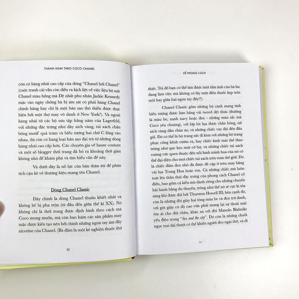 Sách - Thánh Kinh Theo Coco Chanel | BigBuy360 - bigbuy360.vn