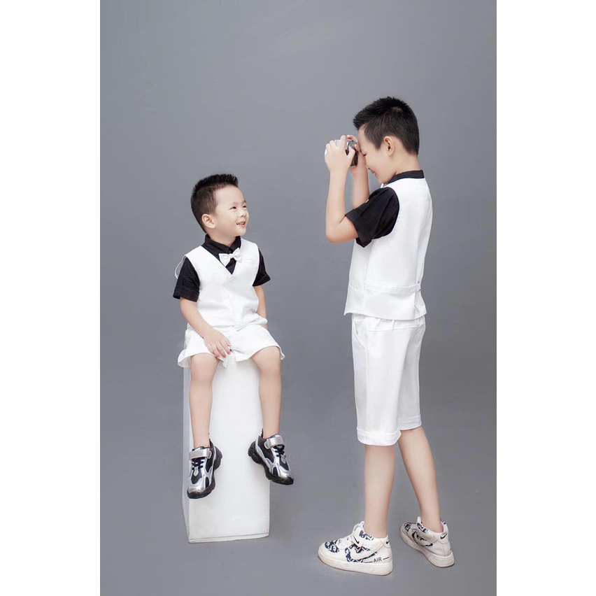 Set gile trắng kết hợp sơ mi đen ngắn tay cho bé trai