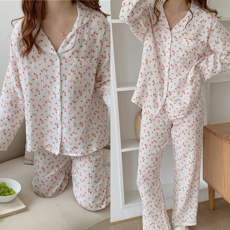 Bộ Đồ Ngủ 2 Món Áo Tay Dài Cổ V Cài Khuy Phối Quần Dài Dáng Rộng In Hoa Dễ Thương