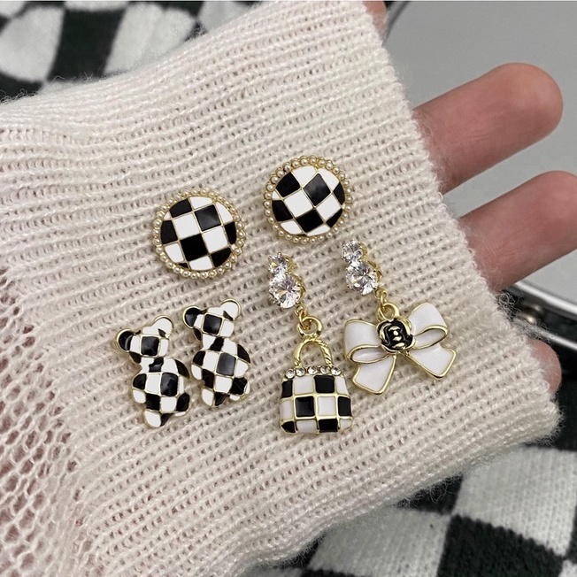 Cặp khuyên tai màu đen trắng 2 kiểu tùy chọn phong cách thời trang