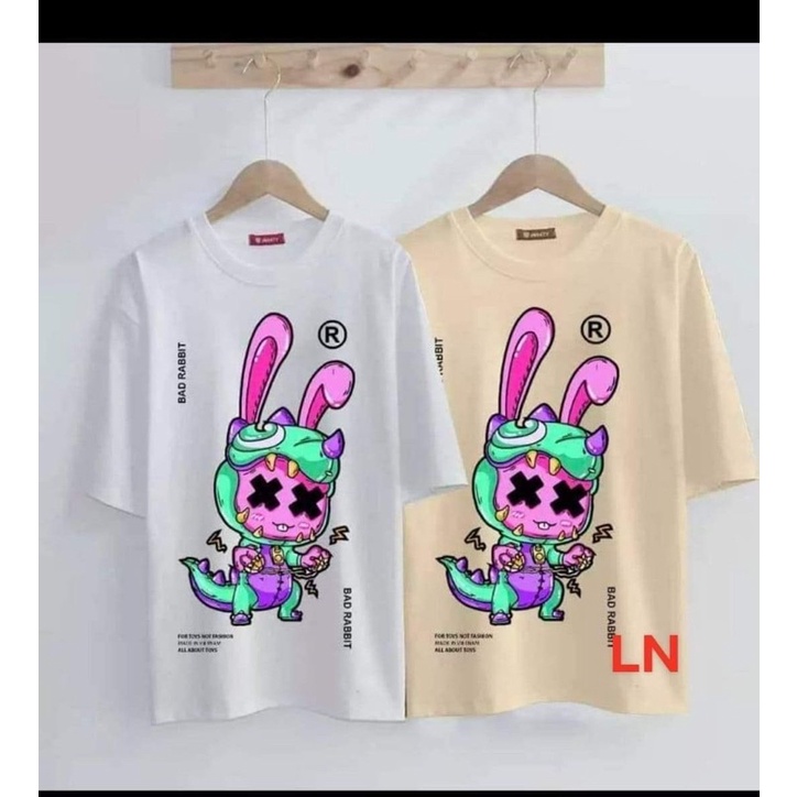 Áo phông thỏ hồng mũ xanh mắt X DA6