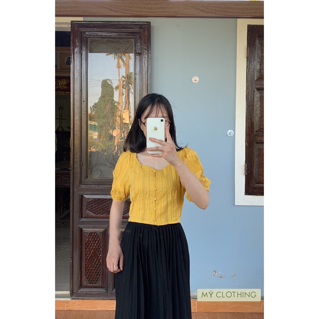 Áo voan cổ vuông có nút tay lỡ