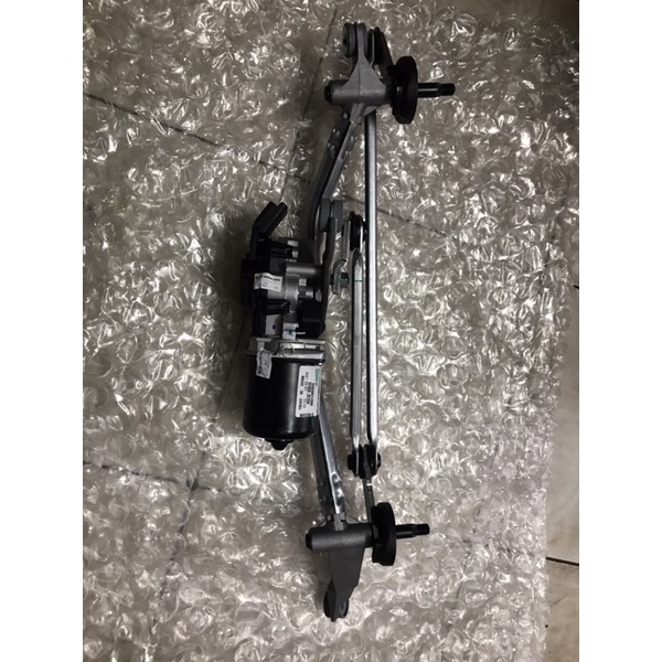 Phụ tùng ô tô -cụm mô tơ gạt mưa liền cơ cấu nissan qashqa hỗ trợ thay thế lắp đặt tại Hà Nội
