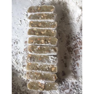 Chè lam thạch xá hộp 500g.