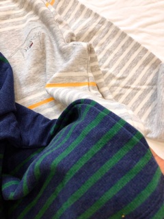Áo Sweater kẻ sọc tay dài