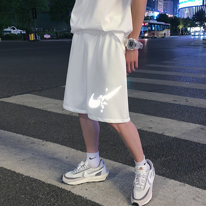 Quần đùi thể thao dáng rộng phản quang phong cách Hàn Quốc dành cho nam giới