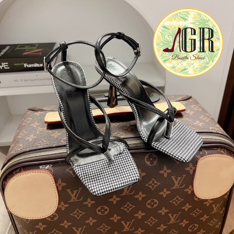 Sandal kẹp 3 dây phối lót màu sọc gót nhọn 6p