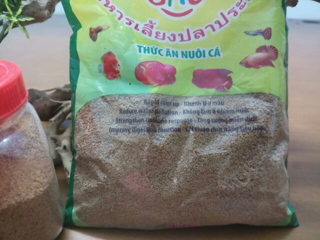 Thức ăn cho cá. Cám thái.